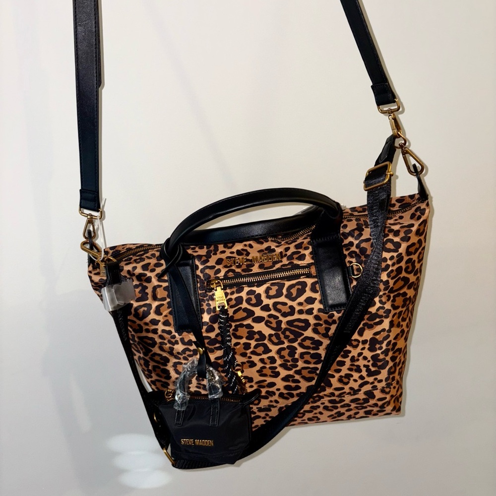 NWT Steve Madden Leopard Bspence crossbody bag with bag charm and multiple strap - Picture 2 of 6